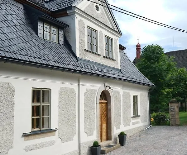 Apartmán Baroque Chaplain House Kaplanka 1796 A. D. - Historical Luxury Apts In Bohemian Paradise *